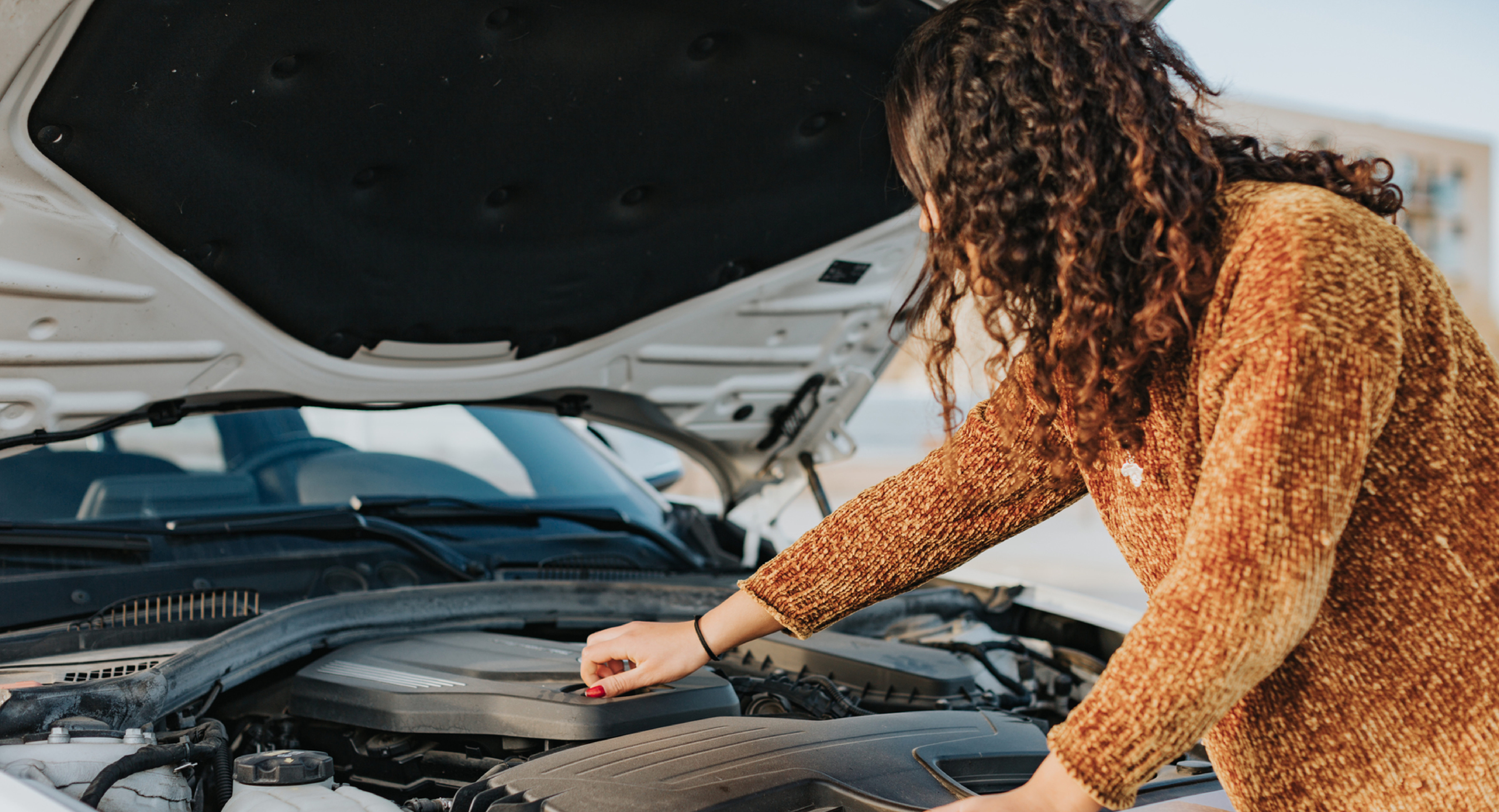 A Woman with Car Problems - Toggle Auto Insurance Perks