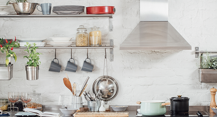  Kitchen counterspace and range